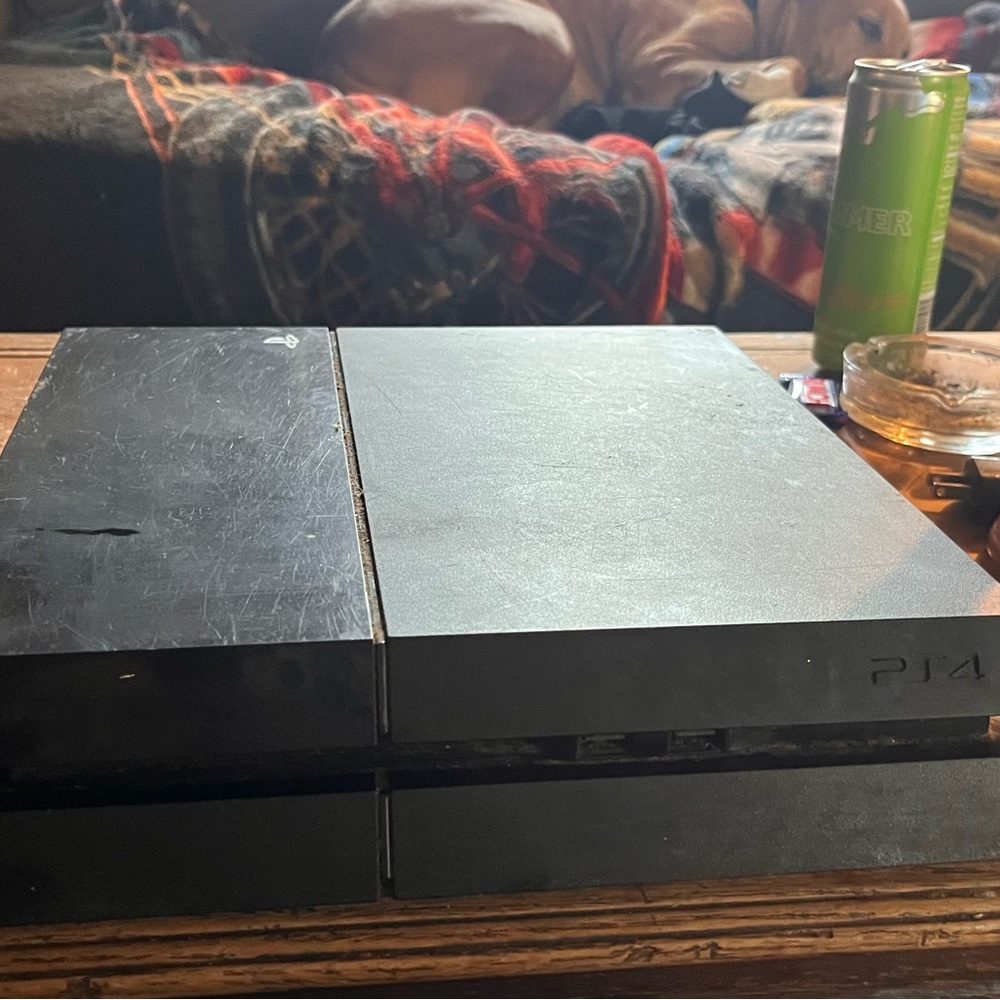 PS4 - Picture 2 of 4